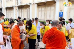 ทำบุญตักบาตรเพื่อน้อมรำลึกถึงพระมหากรุณาธิคุณ เนื่องในวันคล้ายวันสวรรคตพระบาทสมเด็จพระบรมชนกาธิเบศร มหาภูมิพลอดุลยเดชมหาราช บรมนาถบพิตร ประจำปี 2566 สถานวิทยามะเร็งศิริราช คณะแพทยศาสตร์ศิริราชพยาบาล มหาวิทยาลัยมหิดล