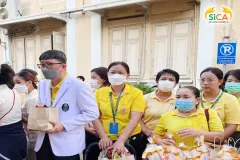 ทำบุญตักบาตรเพื่อน้อมรำลึกถึงพระมหากรุณาธิคุณ เนื่องในวันคล้ายวันสวรรคตพระบาทสมเด็จพระบรมชนกาธิเบศร มหาภูมิพลอดุลยเดชมหาราช บรมนาถบพิตร ประจำปี 2566 สถานวิทยามะเร็งศิริราช คณะแพทยศาสตร์ศิริราชพยาบาล มหาวิทยาลัยมหิดล