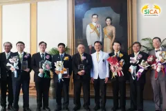 สถานวิทยามะเร็งศิริราชร่วมแสดงความยินดีกับ รศ. ดร.นพ.วิทูร ชินสว่างวัฒนกุล เนื่องในโอกาสได้รับรางวัลศิษย์เก่าแพทย์ศิริราชดีเด่น ประจำปี พ.ศ. 2563 สถานวิทยามะเร็งศิริราช คณะแพทยศาสตร์ศิริราชพยาบาล มหาวิทยาลัยมหิดล