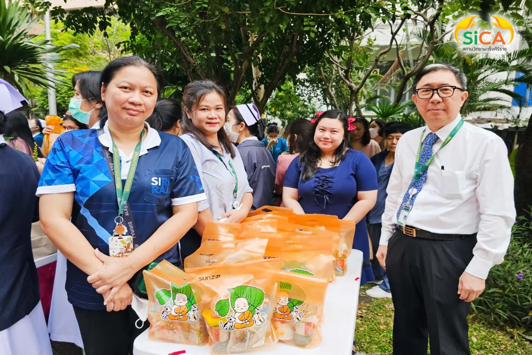 ทำบุญตักบาตรเนื่องในวันปีใหม่ ประจำปี 2568 สถานวิทยามะเร็งศิริราช คณะแพทยศาสตร์ศิริราชพยาบาล มหาวิทยาลัยมหิดล