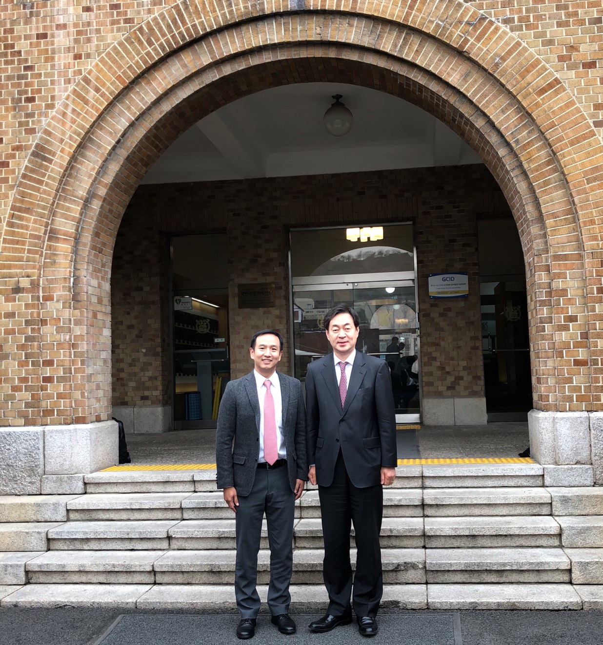 Siriraj’s Assistant Dean Visited Seoul National University College of Medicine