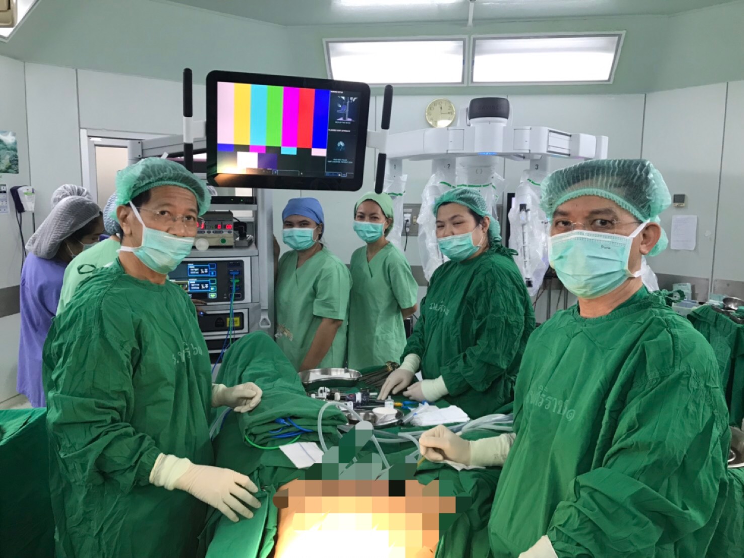 The 1st Successful Case of “da Vinci XI” Robot Surgery in Thailand!
