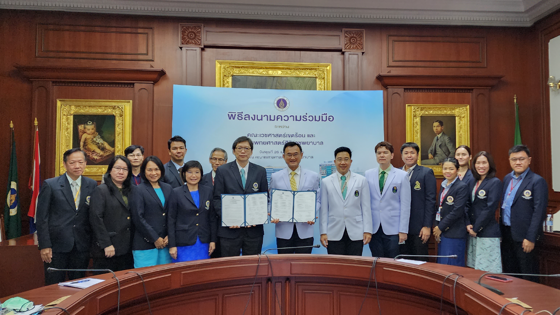 The MOU Signing Ceremony Between Siriraj and the Faculty of Tropical Medicine