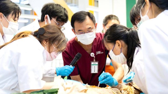Dean Drives Early Clinical Exposure (ECE) Initiative, Nurturing Future Healthcare Practitioners at Siriraj Hospital