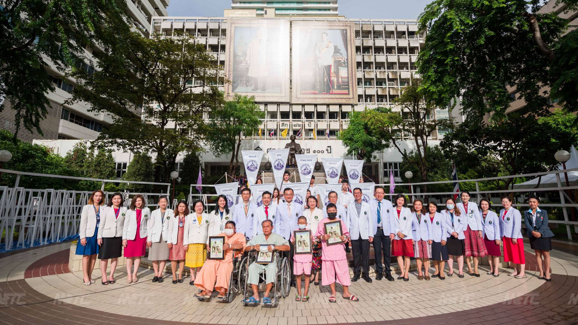 Mahidol Students Participated in the Ceremony of Taking the Oath and the “Mahidol Day” Donation Event