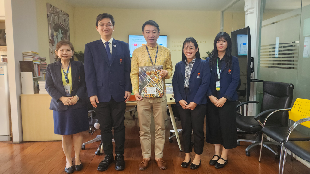 Princess Srisavangavadhana College of Medicine Visits Siriraj