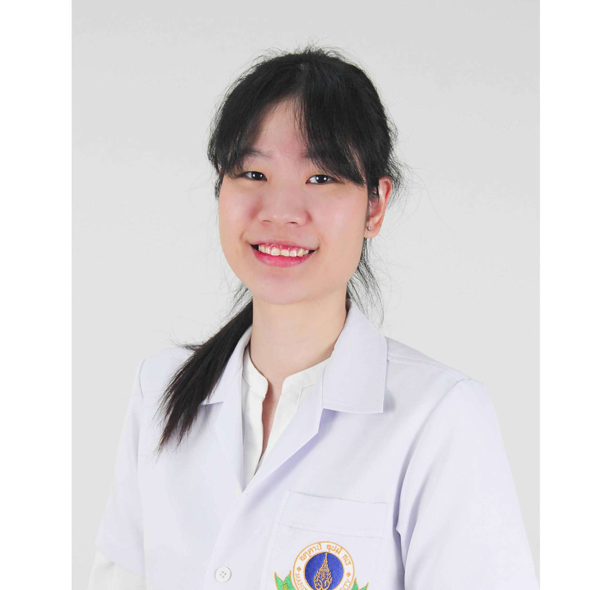 Ms.Kanokrat Laoarrerat