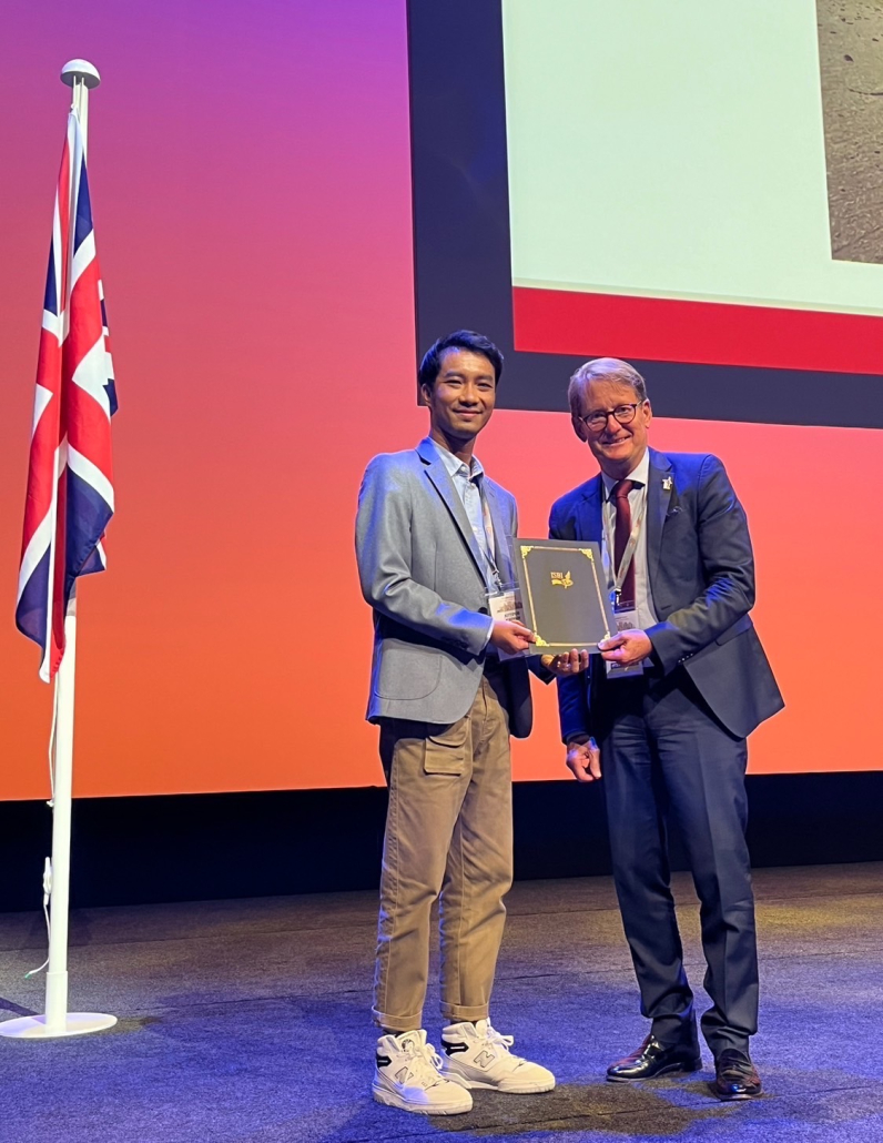 8-18-67 นพ.กิตติภพรับรางวัลMD2024-1