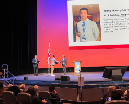 8-18-67 นพ.กิตติภพรับรางวัลMD2024-2